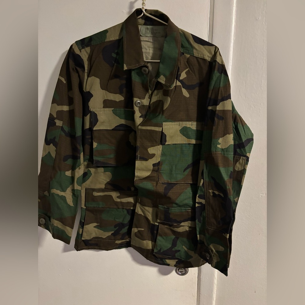 Vintage US Military Woodland Camo BDU Jacket X Small Short Army Coat 
(101)